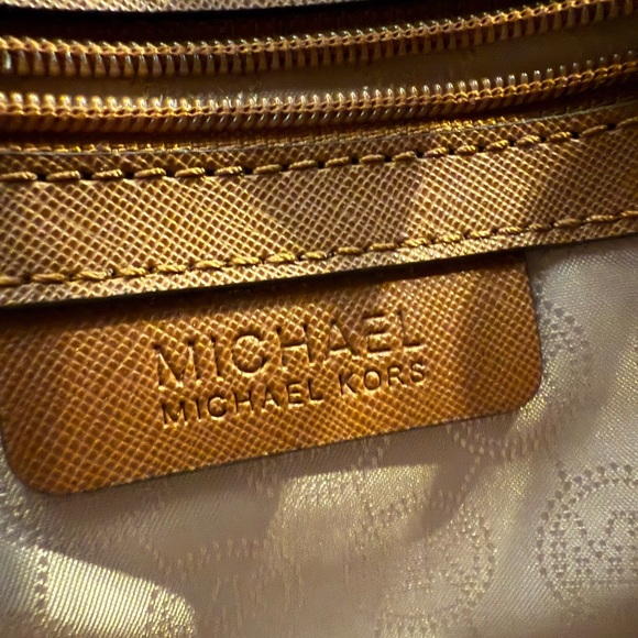 Michael Kors Hamilton Large Luggage Brown Tote - Picture 5 of 6